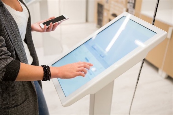 What's the Difference Between Digital Signage and Kiosks?
